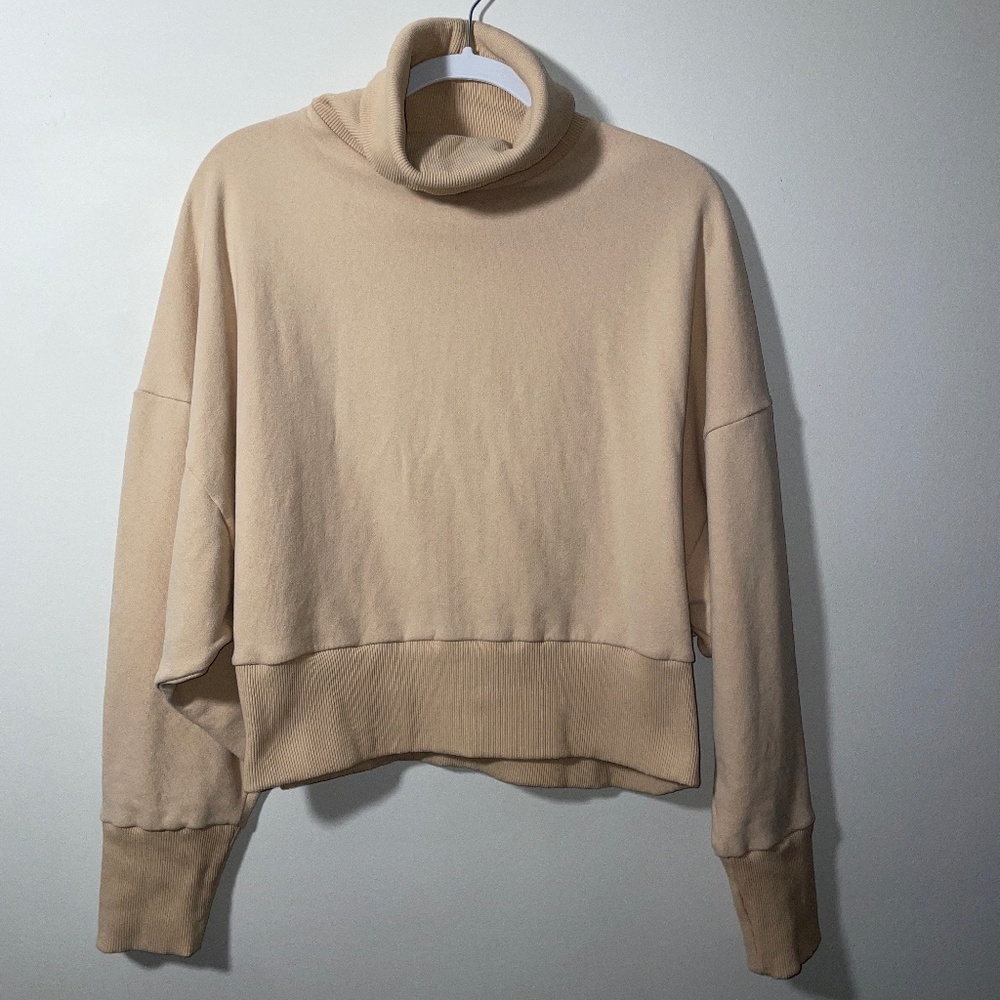 Medium long sleeve turtleneck